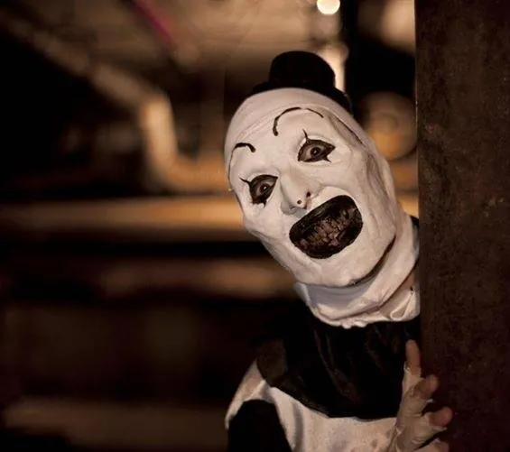 Канун Дня всех святых (2013) через торрент бесплатно Канун Дня всех святых (2013) фильм через торрент бесплатно