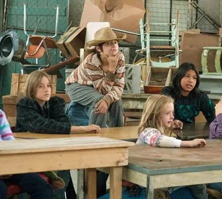 За школьной доской (2011) через торрент скачать За школьной доской (2011) фильм через торрент скачать