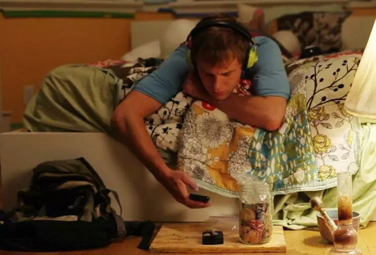 В цвету (2013) через торрент бесплатно В цвету (2013) фильм через торрент бесплатно