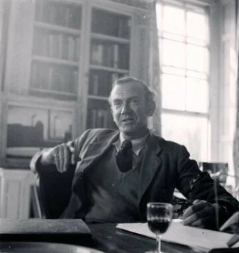 Dangerous Edge: A Life of Graham Greene (2013) торрент